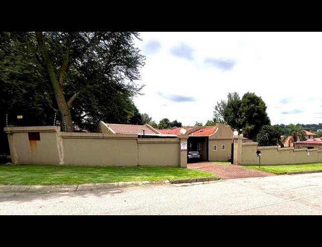 4 BEDROOM HOUSE FOR SALE IN FLORIDA HILLS